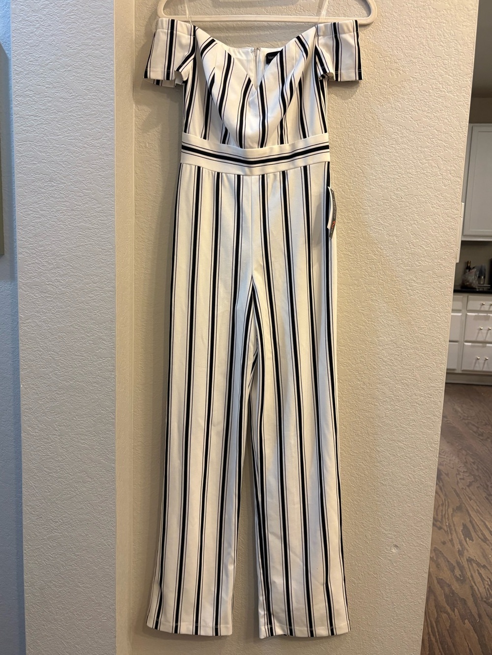 Women’s S 3/4 White & Black Off Shoulder Jumpsuit Wide Leg Pants Romper NWT